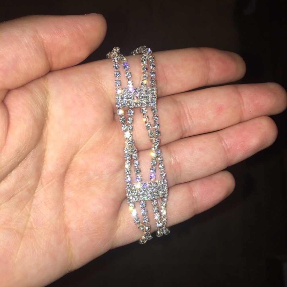 NWT nice shiny diamond bracelet Icing jewelry ✨